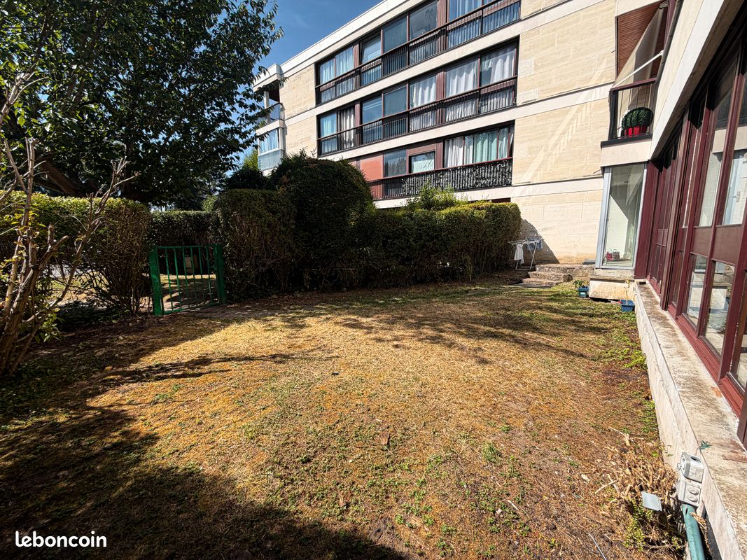 Appartement 4 pièces 98 m² · à Fontenay-le-Fleury · 98 m² · 230 000 €