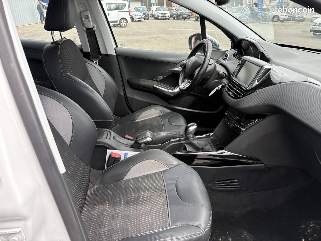 Peugeot 2008 1.2 PureTech 110ch Féline Titane S&S (image 6)