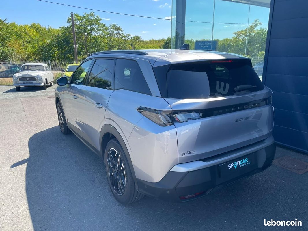 Peugeot 5008 Hybrid 145ch Allure e-DCS6 (image 8)