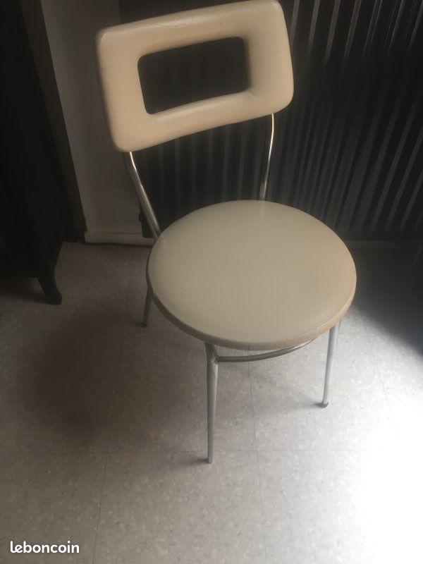 Chaises vinyle blanches (image 1)