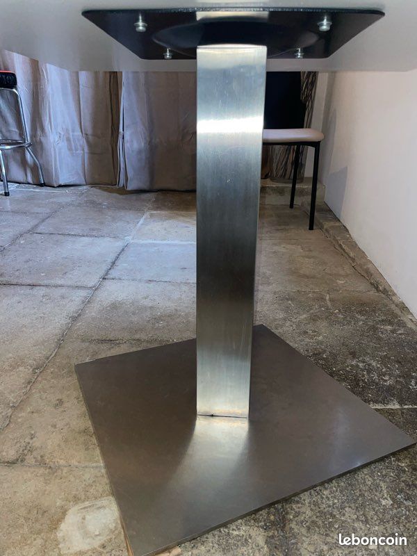 Table carré design pied inox (image 2)