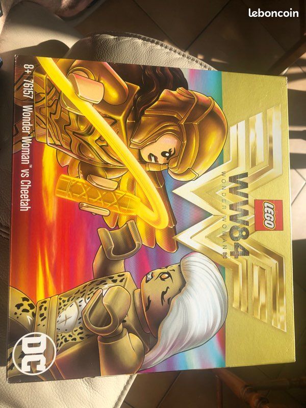 Lego WonderWoman Collector (image 2)