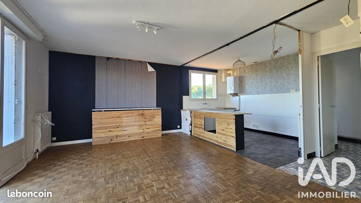 Immeuble 125 m² · à Ruelle-sur-Touvre · 125 m² · 137 000 €