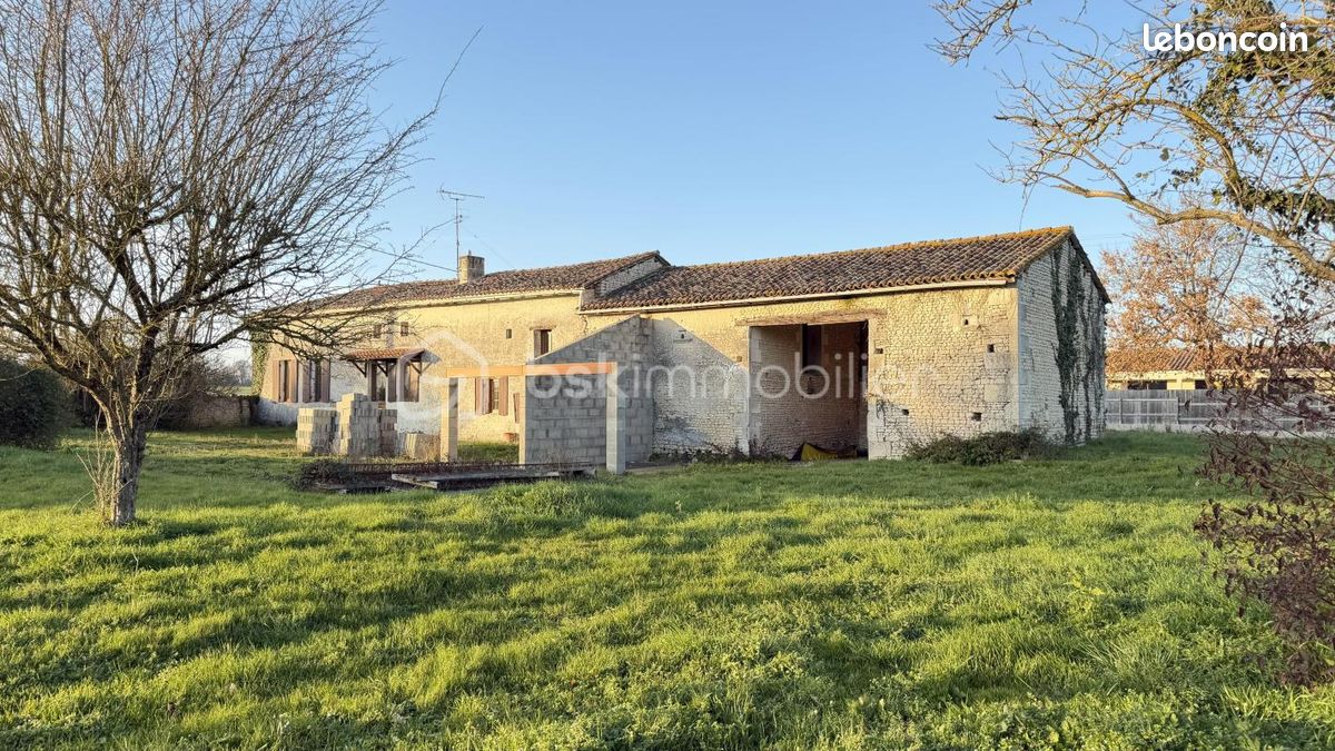 Maison 8 pièces 188 m² · à Fontaines-d'Ozillac · 188 m² · 162 000 €