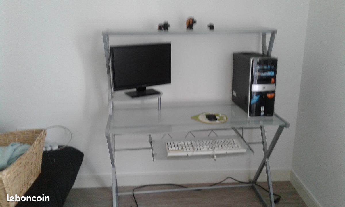 Bureau (image 1)