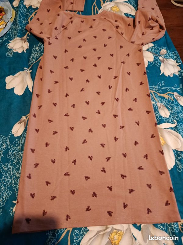 Robe fille 12ans, neuve sans être avec motifs coeur violet , marque Vertbaudet, taille 12ans (image 2)