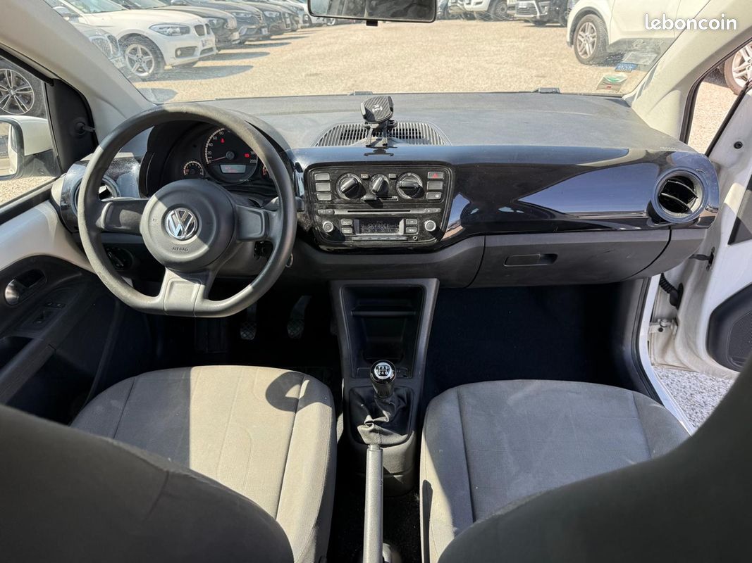 Volkswagen UP 1.0 60CH BLACK UP 3P (image 11)