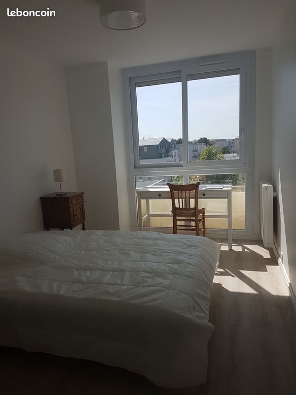 Jolie chambre meublée (image 10)