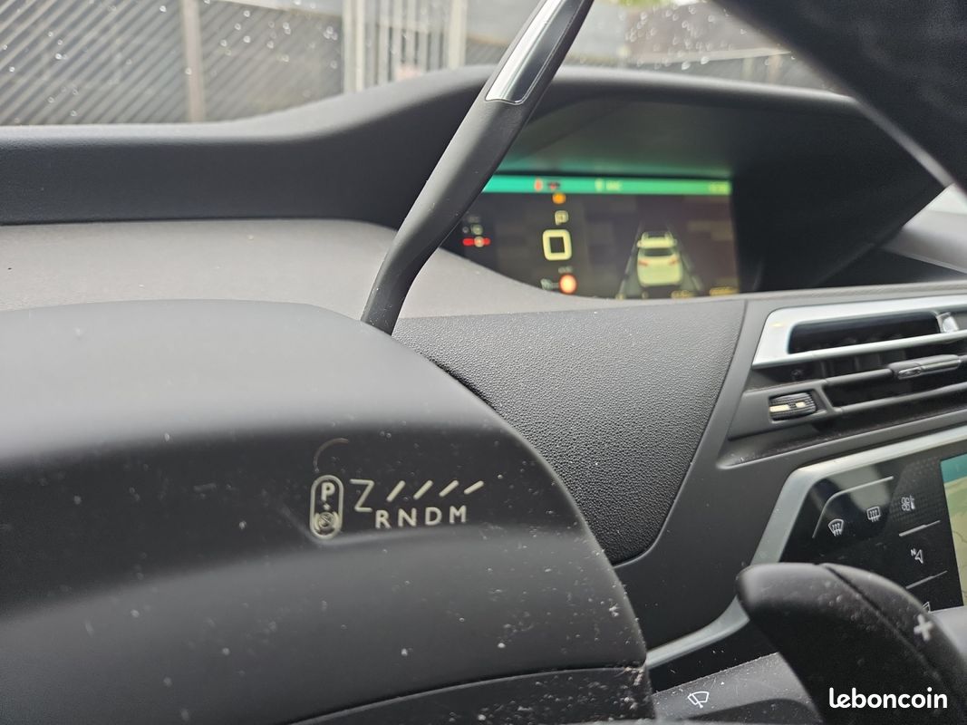 CITROEN C4 Picasso 130ch Shine EAT6 / Caméra 360 / Full Leds directionnels / Sièges massants / Android carplay / Entretien Citroen / Distrib faite (image 13)