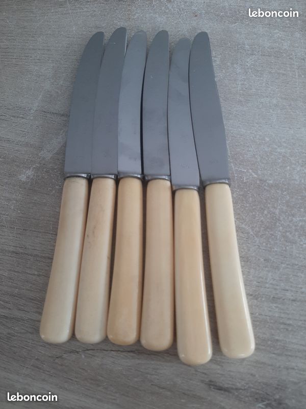 Lot de 12 couteaux à dents en bakelite et inox | Selency