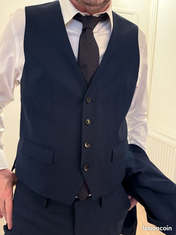 Veste Hugo Boss Pour Homme - Taille 42 - Occasion Portée Une Fois, Comme Neuve