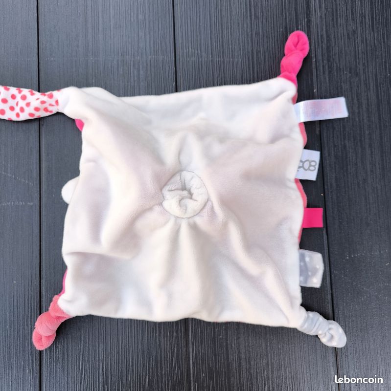 Doudou Plat lapin Chein Blanc Carré Rose Pois Gris Étoiles.
Okaïdi
Obaibi (image 5)