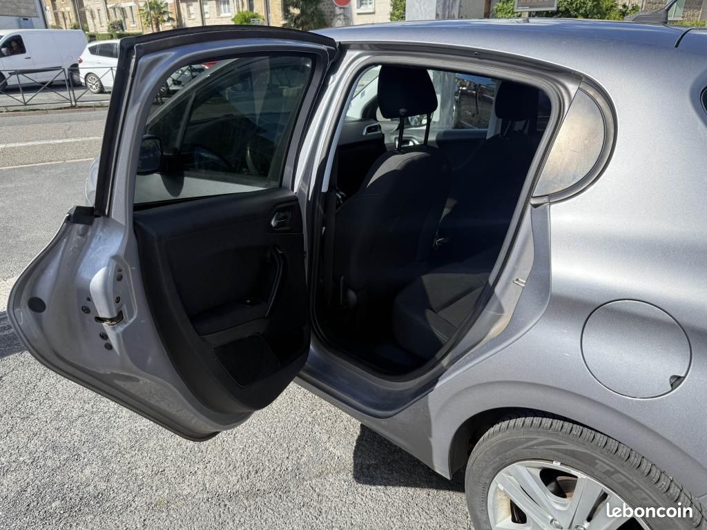 PEUGEOT 208 1.5 BlueHDi S&S - 100 Allure GPS + RADAR AR + CLIM (image 35)