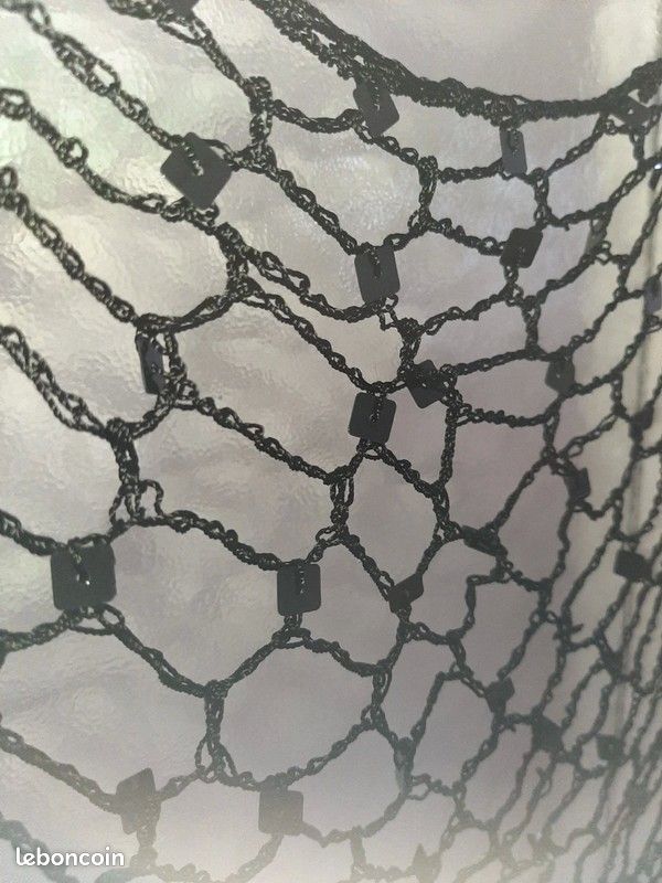 Etole noire triangulaire pour accessoiriser (image 4)