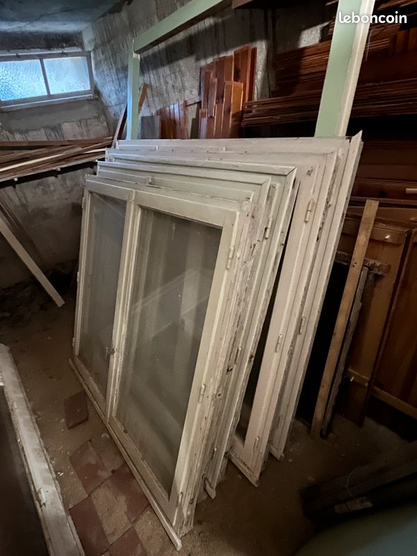 Fenêtre en bois (image 1)