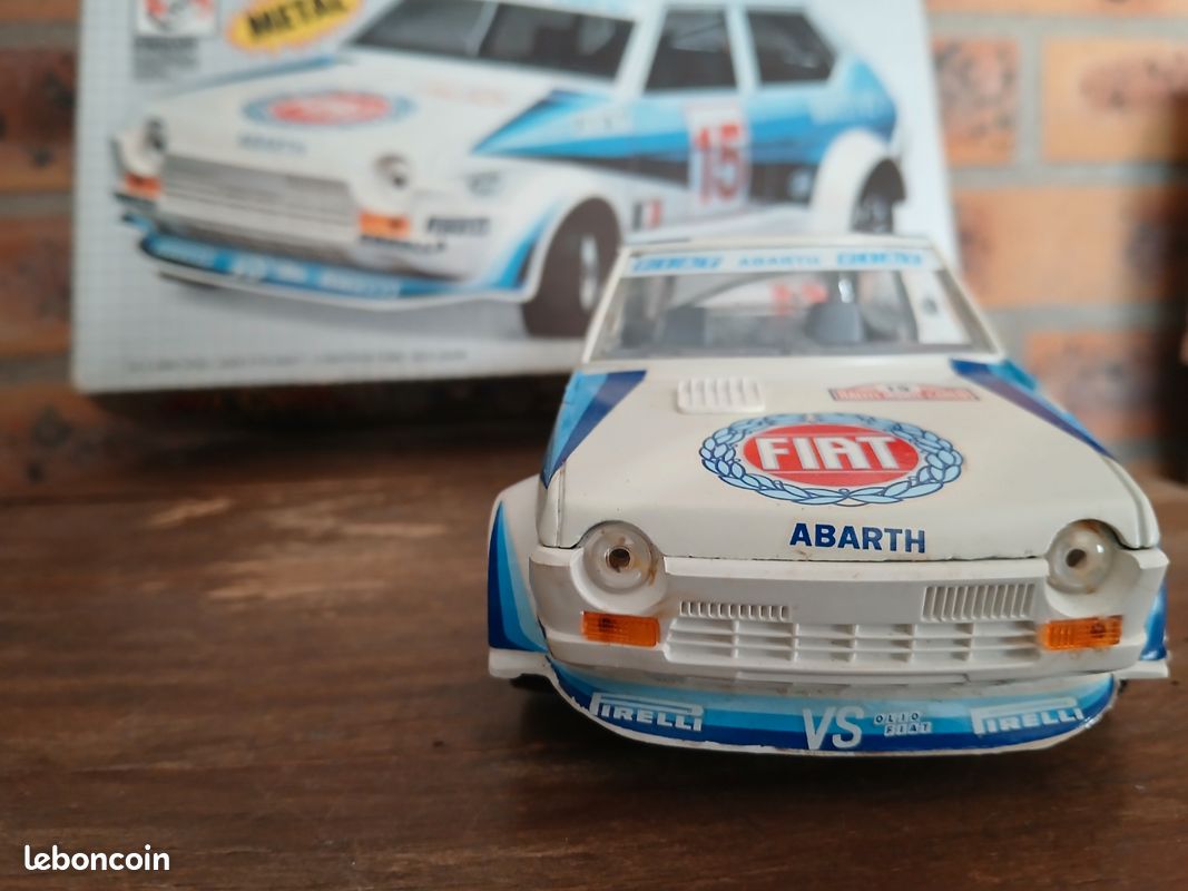 Burago 1/24 – Fiat 124 Sport Abarth Rallye – édition SPA Sofia Liège