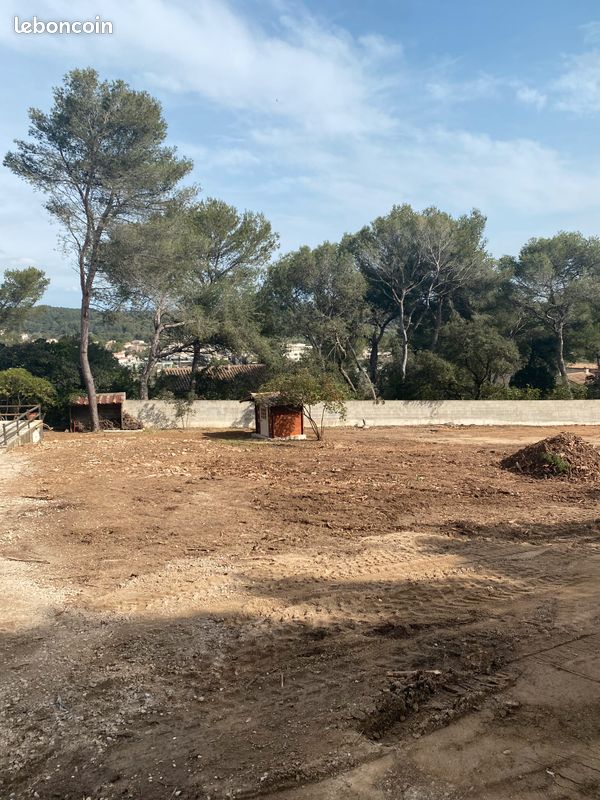 Terrain de 824m² viabilisé – Hors lotissement · à Caveirac · 199 000 €
