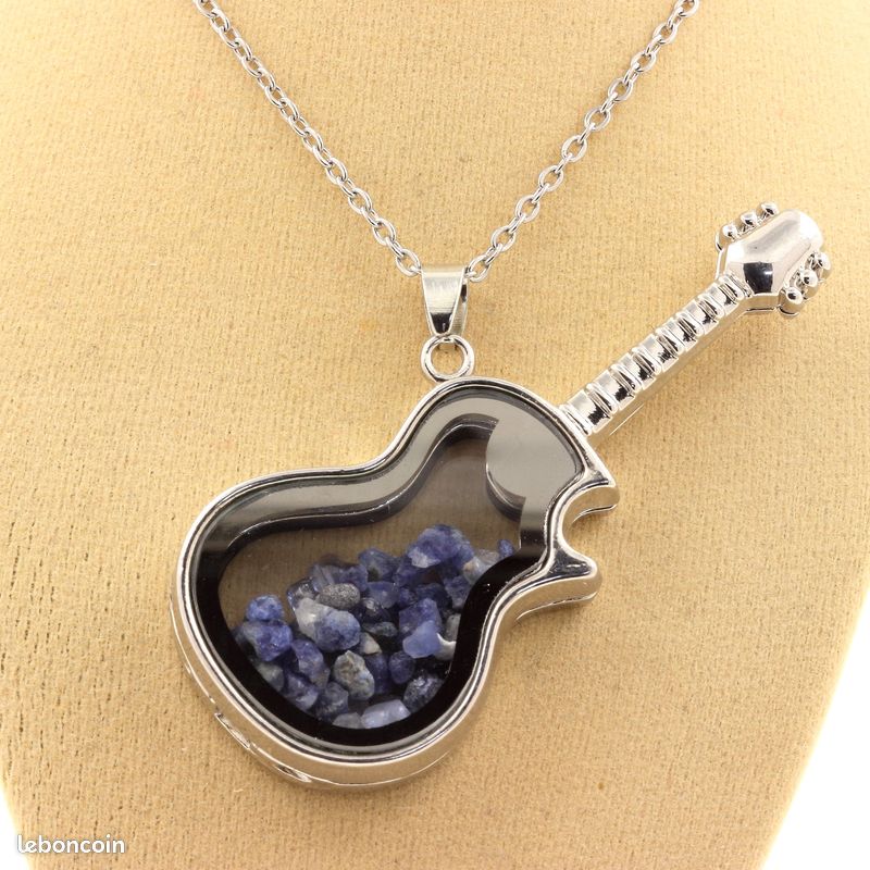 Collier Benitoite brut modèle guitare (image 2)