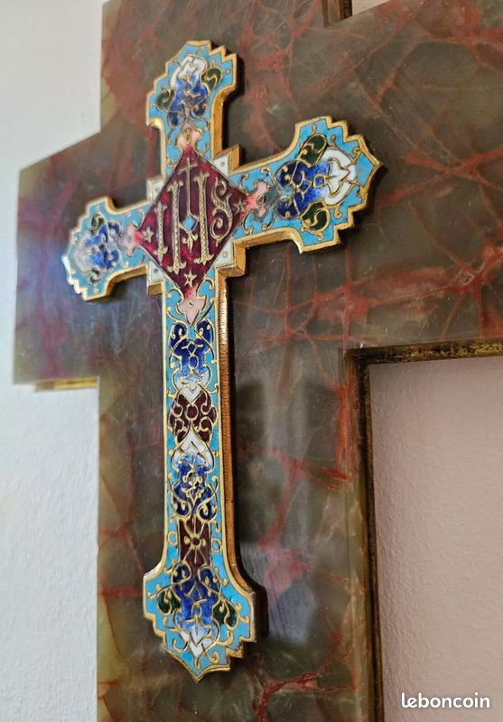 Crucifix Avec Bénitier, émaux Cloisonnés Et Onyx, Ancien, Style Montserrat