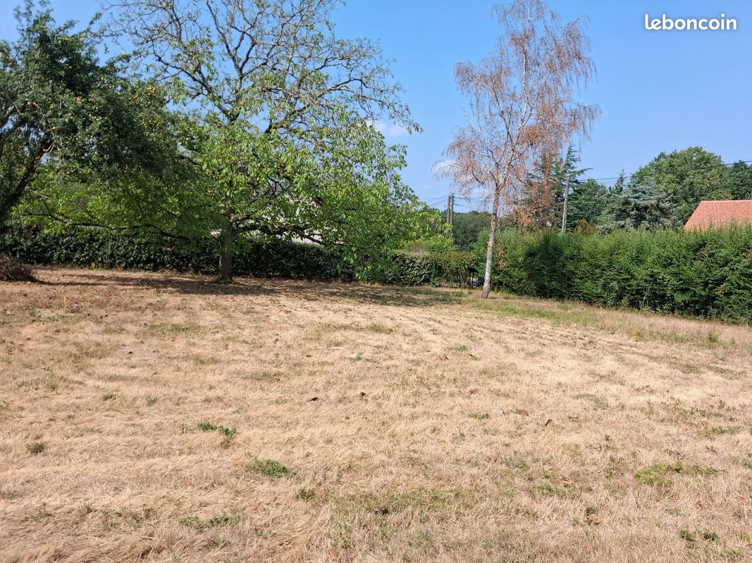 Terrain 411 m² · à Monts · 70 000 €