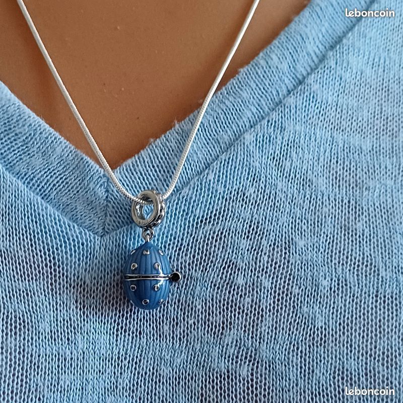 Pendentif Oeufs Style Fabergé Bleu avec 58 Cristaux et sa chaîne