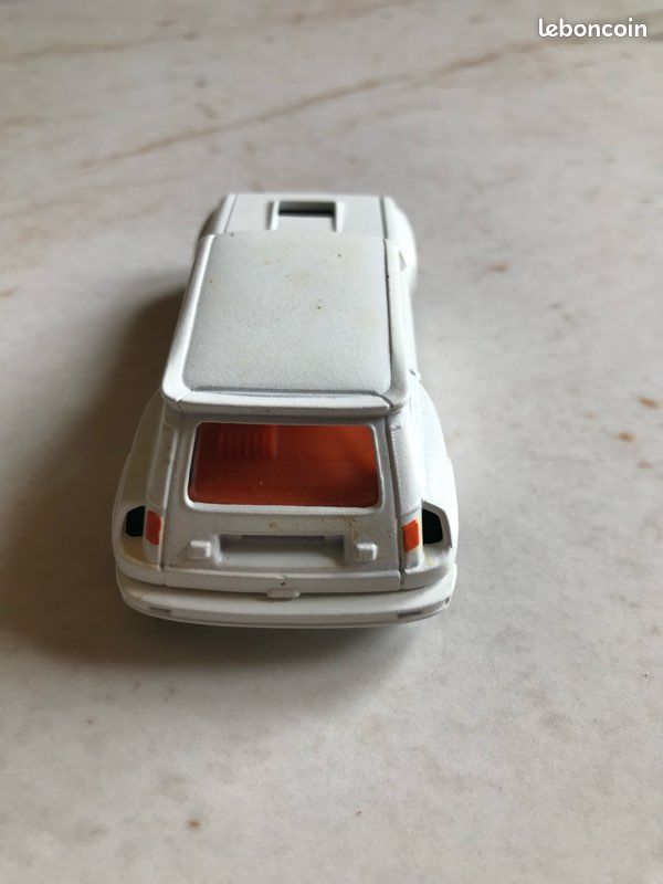 RENAULT 5 TURBO No.5 Sodicam Tour de France Auto 1985 Universal Hobbies