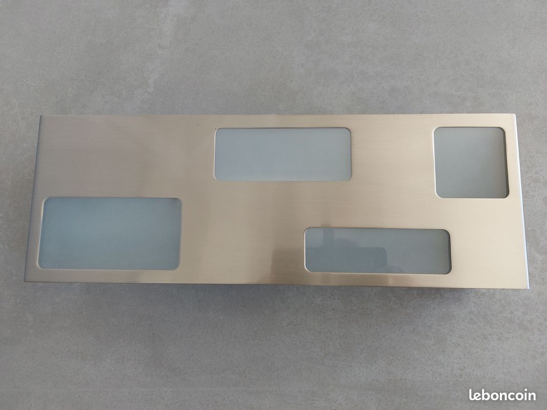 Jolie petite applique allogène avec ampoule (image 1)