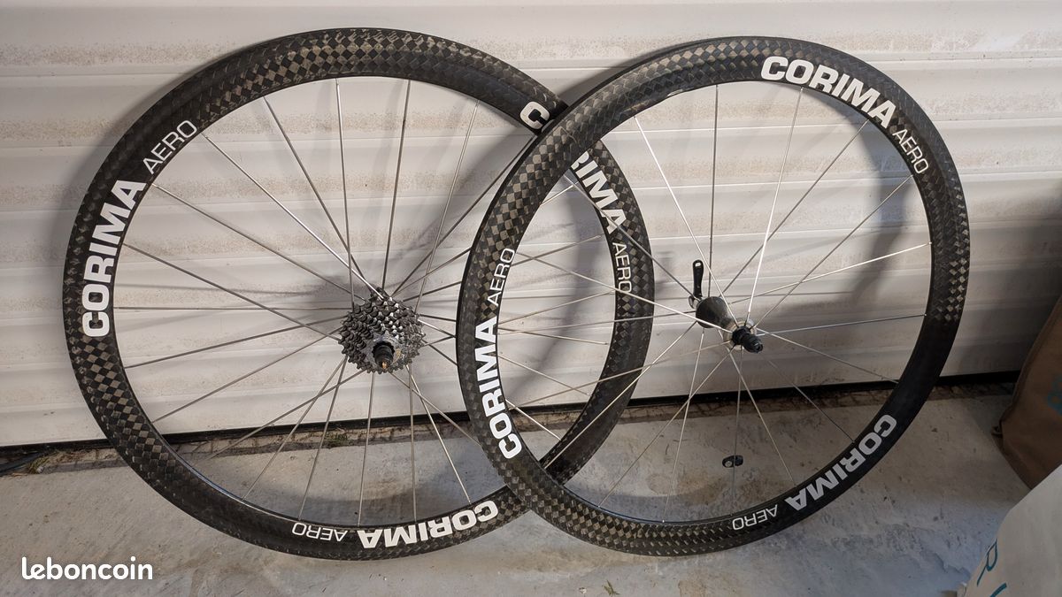 Paire de roue carbone Corima Aero Boyau Équipements vélos
