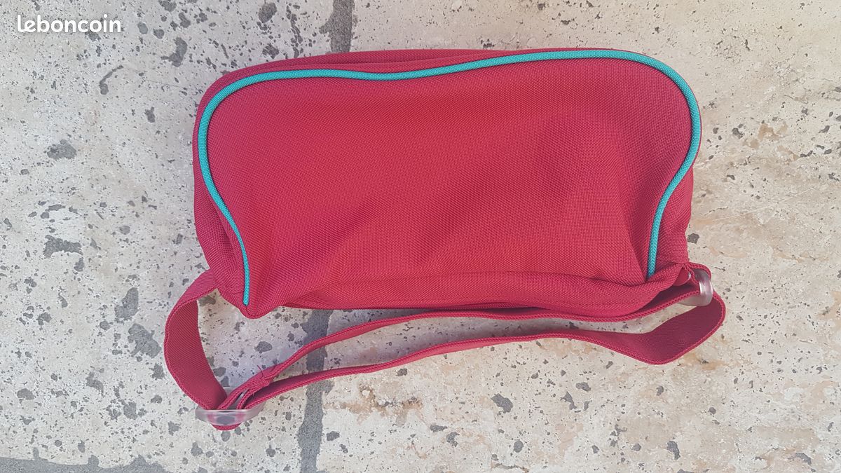 Sac rouge chez Adidas (image 2)