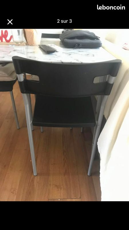 Table et 4 chaises (image 2)