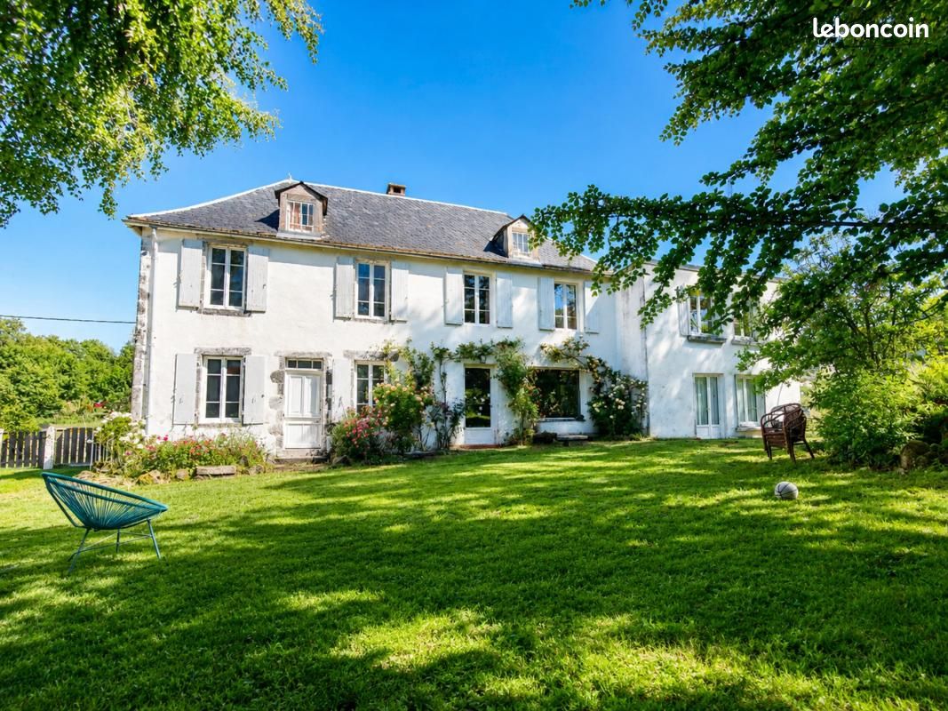 Maison 10 pièces 260 m² · à Orcines · 260 m² · 450 000 €