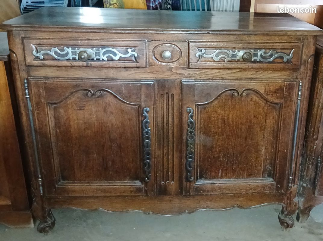 Buffet bas de style Louis XV en bois massif (image 1)