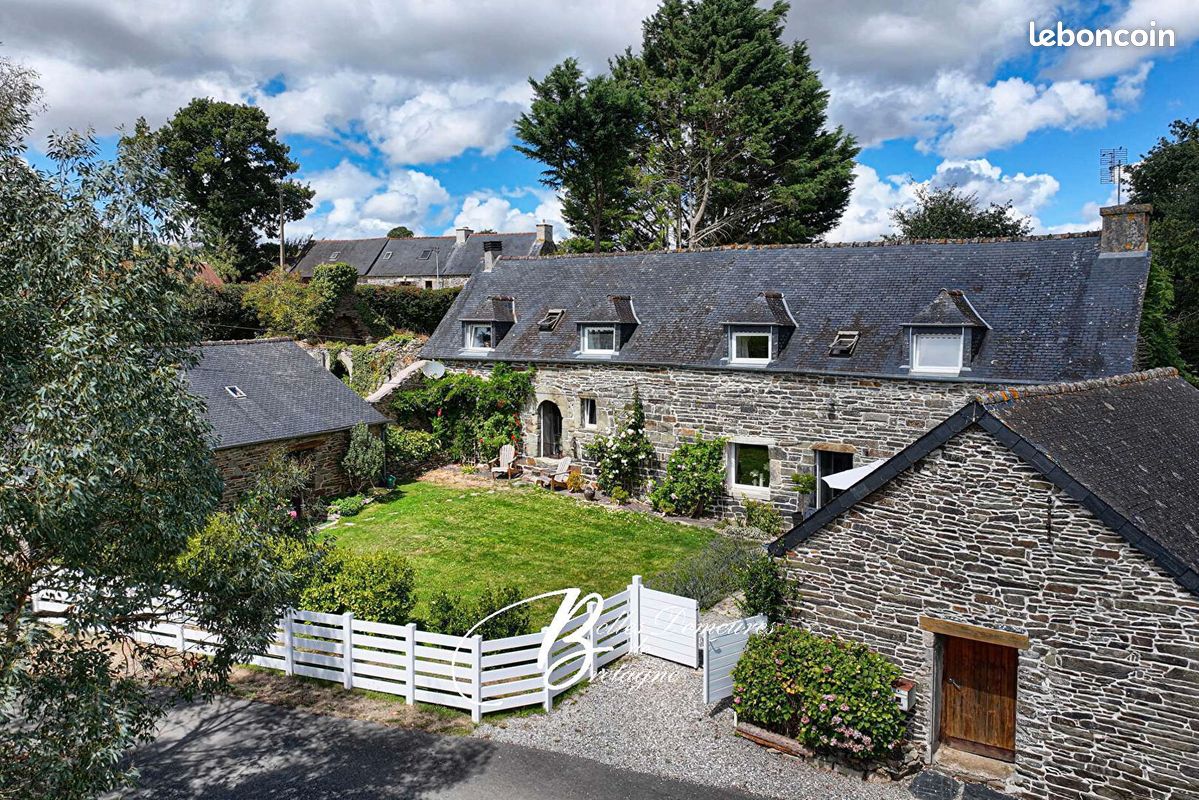 Maison 6 pièces 140 m² · à Trébrivan · 140 m² · 278 000 €