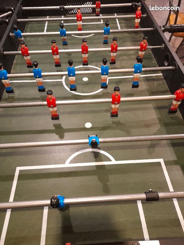 Vends baby-foot avec 2 balles (image 3)