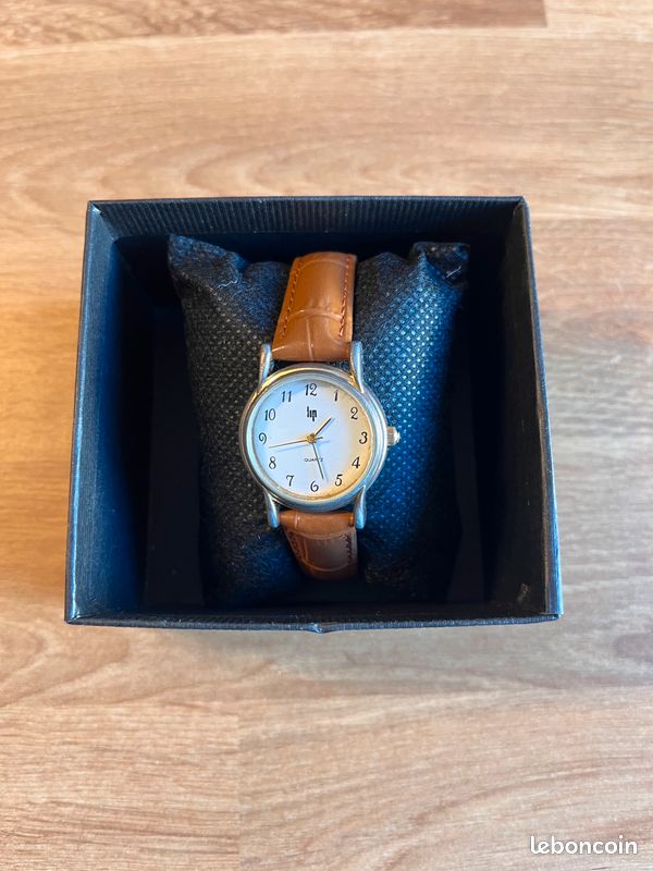 Montre LIP Damart Quartz Vintage – Boîtier Doré, Bracelet Cuir Marron, Années 90/2000
