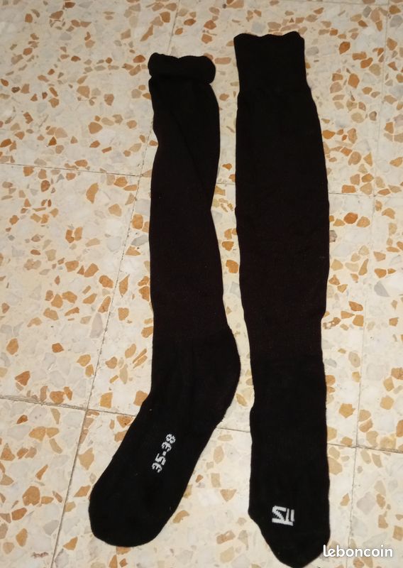 Chaussettes de football noires Its en très bon état taille 35-38 (image 1)