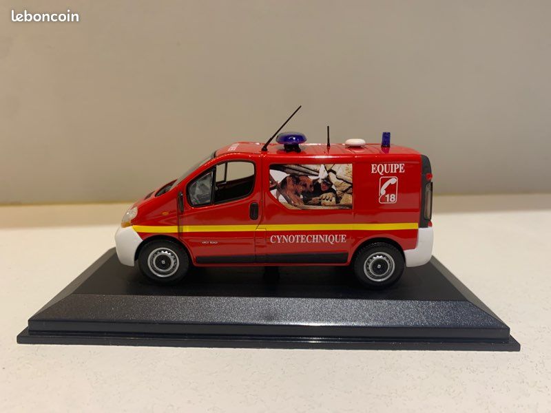 Renault Trafic DCI 100 Ambulance - Norev 1/43 - Jeux & Jouets