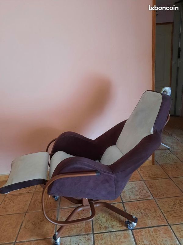 Fauteuil coquille relevant (image 3)