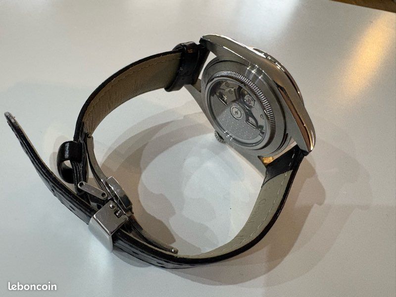 Montre automatique sur mesure argentée acier verre saphir bracelet cuir papillon (image 10)