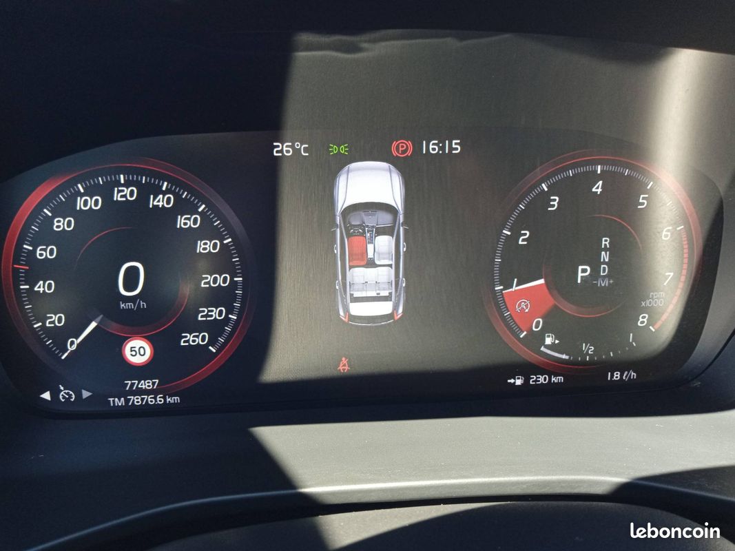 VOLVO XC40 T3 163 ch Geartronic 8 R-Design (image 8)