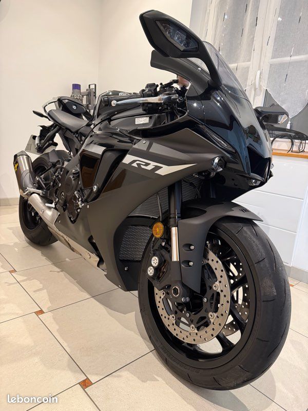 Yamaha r1 2024 640km - Motos