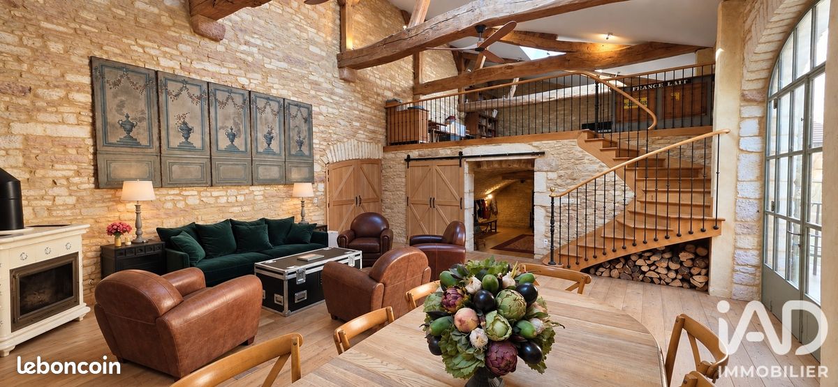 Maison 9 pièces 400 m² · à Givry · 400 m² · 985 000 €