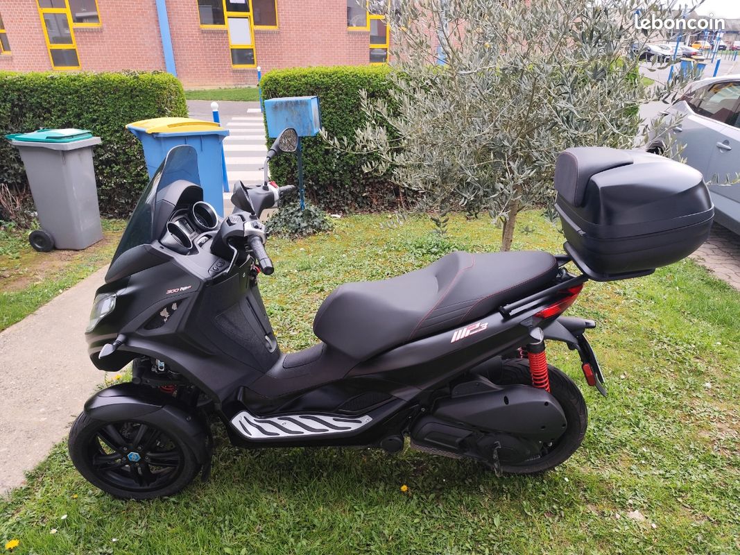 Piaggio MP3 300 HPE Sport (image 1)