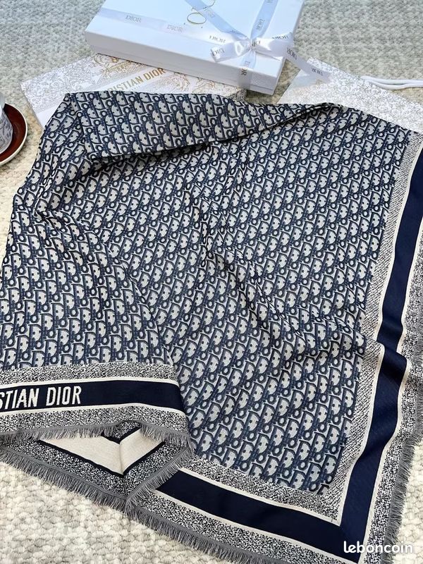écharpe Dior (image 2)