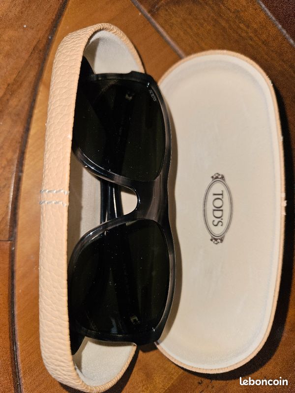 Tod's Lunettes de soleil femme verres gris avec boîtier cuir