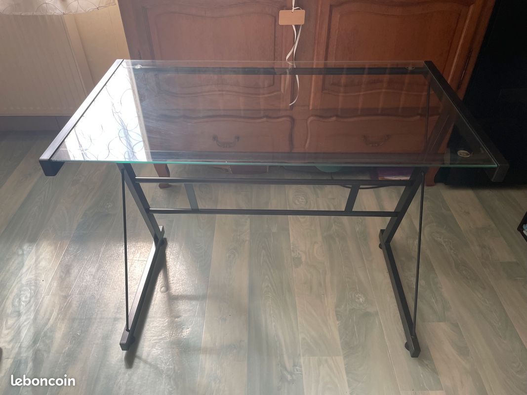 Bureau (image 1)