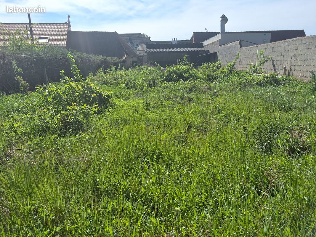 Terrain constructible à Cucq · 495 000 €