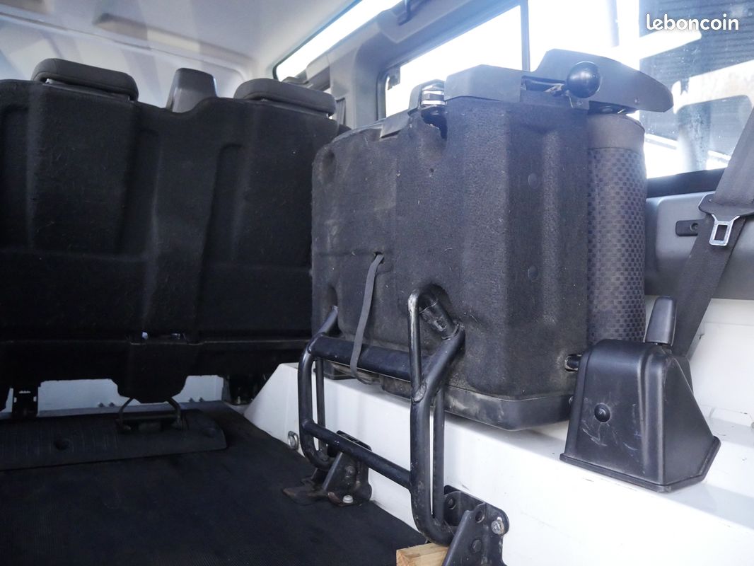 Land-rover DEFENDER 110 2.4 TD4 122 STATION WAGON 7PL S TD4 BVM (image 29)