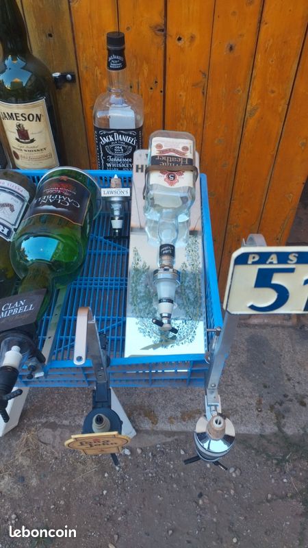 Bouteilles vides de bar (image 3)