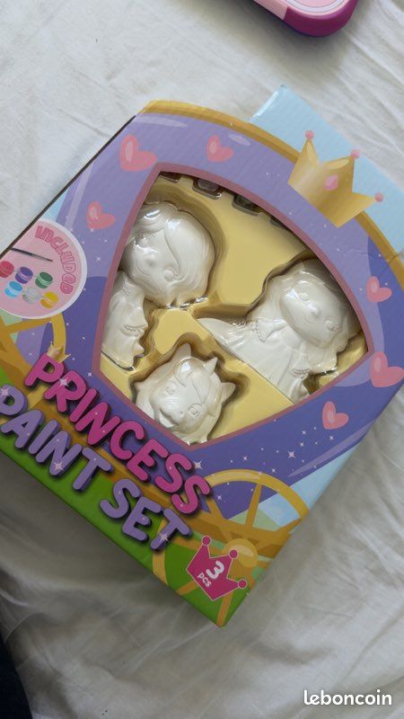 🎨 À vendre : Figurines princesses à peindre – avec peinture et pinceau (image 1)